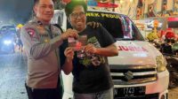 Bentuk Apresiasi Polri, Wakapolda Jatim Berikan Satu Unit Ambulance kepada Suporter Bola