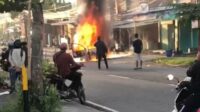 Mobil Terbakar di Turen, Dua Penumpang Luka-luka