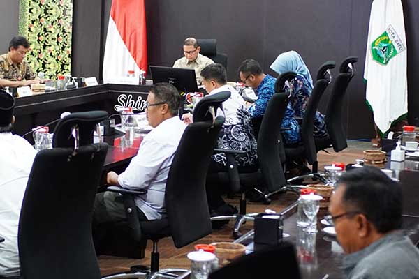 Audiensi Asosiasi Petinggi Kades dan Lurah (APEL) Kota Batu dengan Pj. Wali Kota Batu. (ist) - Audiensi dengan APEL, Pj Wali Kota Batu Dengarkan "Curhat" Kades dan Lurah
