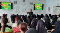 Babinsa Blimbing berikan pembekalan PKL dan karakter kedisplinan. (ist) - Babinsa Blimbing Berikan Pembekalan PKL dan Karakter Kedisplinan SMK Kartika