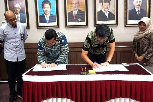 Direktur PT Greenfield Indonesia dan Dekan FTUB tandatangani MoU. (ist) - Kolaborasi Akademisi dan Industri, FTUB MoU dengan PT Greenfield Indonesia