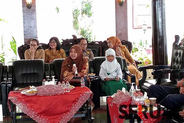 Dwi Fatmala berharap permasalahan PKL bisa mendapatkan solusi terbaik. (ws10) - Ngombe Keempat, Warga Adukan Masalah PKL Alun-Alun dan Pasar Gadang