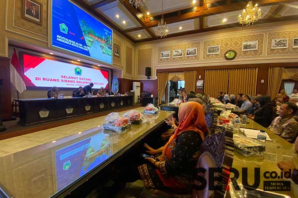 Forum Konsultasi Publik Revitalisasi Alun-alun Merdeka Kota Malang. (ws9) - Pj Wali Kota Malang-Bank Jatim Gelar Konsultasi Publik Revitalisasi Alun-alun Merdeka