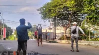 Pemasangan Puluhan Tiang Provider Tanpa Izin di Situbondo Diprotes Warga