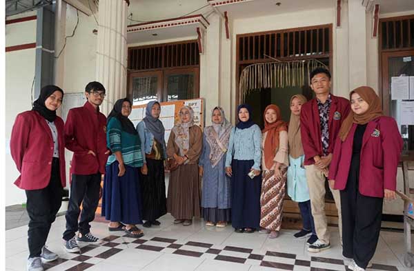 Ibu-ibu UMKM di Desa Giripurmo, Kota Batu Makin Jago Promosi Produk via Medsos, Berkat Workshop PMM UMM