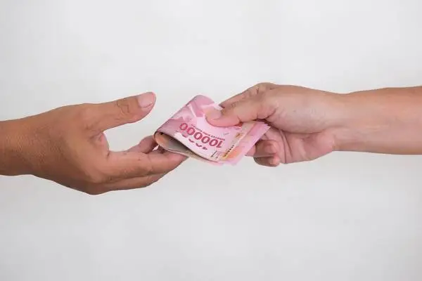 Warga Laporkan Dugaan Praktik Money Politic, Bawaslu Batu Sita Uang dan Stiker Capres dan Caleg