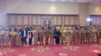 Jajaran Pemkot Malang bersama seluruh peserta sosialisasi pembinaan keterampilan wirausaha pemuda Kota Malang. (ws10) - Pj Wali Kota Malang Sosialisasi Pembinaan Keterampilan Wirausaha Pemuda