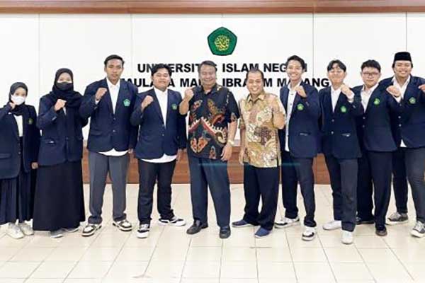 KPU dan Panwaslu Pemilwa 2024 UIN Maliki Malang. (ist) - UIN Maliki Malang Lantik KPU dan Panwaslu Pemilwa 2024