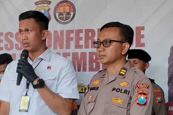 Kasat Reskrim Polres Jember, AKP Abid Uais Al-Qarni Aziz (kiri). (foto: ist) - Pesilat Muda di Jember Tewas Usai Ditendang Pelatihnya saat Latihan