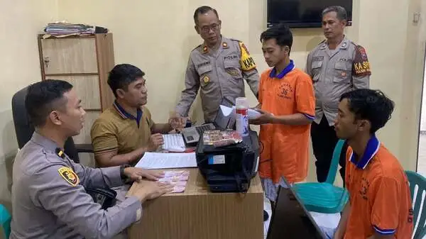 Nekat Belanja Pakai Uang Palsu, Dua Pemuda Jember Diamankan Polisi