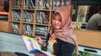 Kepala Disperpusip Kota Batu, Santi Restuningsasi. (dik) - Disperpusip Batu Siapkan Buku Bacaan Ceria bagi Korban Terdampak Bencana