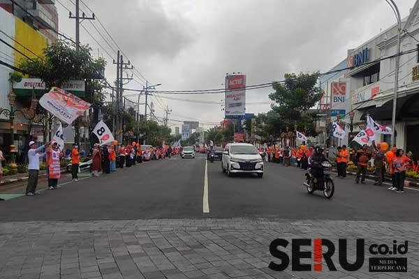 Ribuan Massa PKS Kota Malang Padati Kayutangan Heritage, Targetkan 11 Kursi AMIN Menang 1 Massa PKS Kota Malang memadati sepanjang Kayutangan Heritage. (rhd) - Ribuan Massa PKS Kota Malang Padati Kayutangan Heritage, Targetkan 11 Kursi AMIN Menang