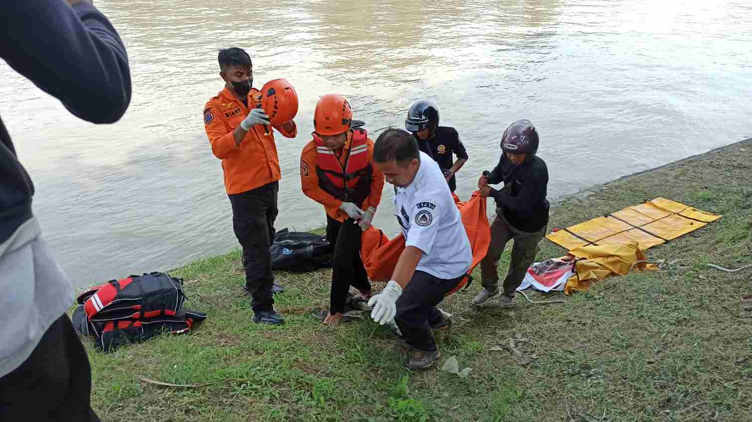 Mayat Laki Laki Ditemukan Mengapung di Sungai Rolag Wedok