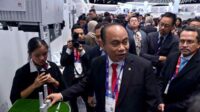 Menkominfo saat Berkunjung ke Mobile Word Congress (MWC) 2024 di Barcelona Spanyol. (ist) - Dubes RI Spanyol Dukung Menkominfo Buka Stan MWC 2025