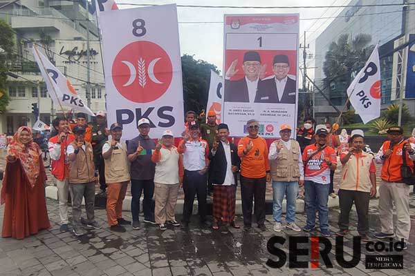 Para caleg dan legislatif DPRD Kota Malang di Kayutangan Heritage mengajak masyarakat mencoblos. (rhd) - Ribuan Massa PKS Kota Malang Padati Kayutangan Heritage, Targetkan 11 Kursi AMIN Menang