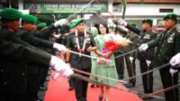 Pedang pora menyambut Kolonel Inf Setyo Wibowo sebagai Danrem 083/Bdj. (ist) - Kolonel Inf Setyo Wibowo Resmi Jabat Komandan Korem 083/Bdj