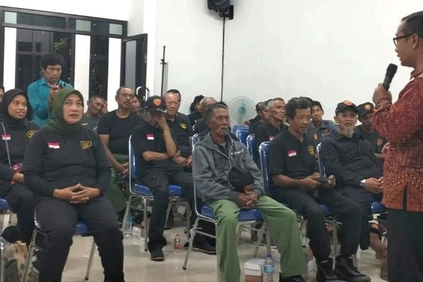 Jelang Pemilu, Babinsa Klojen Berikan Pelatihan Kepada Linmas Kiduldalem