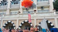 Pelepasan balon oleh pimpinan yayasan Sabilillah Malang. (Seru.co.id/ws10) - SMP Islam Sabilillah Malang Rayakan Ulang Tahun ke-21 dengan Tema 'Sustainable Living'