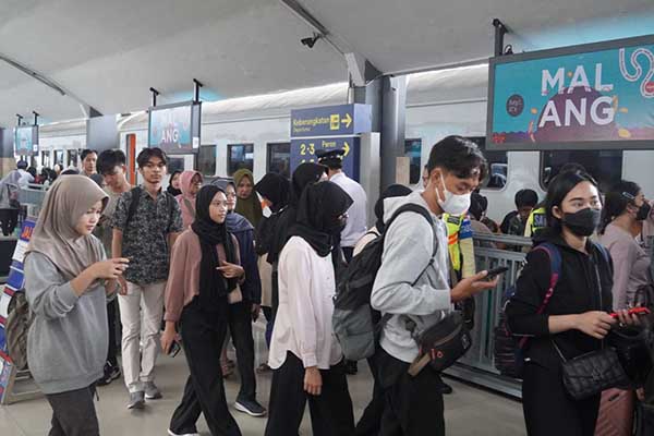 Penumpang KAI Melakukan Mudik Lebaran. (ist) - Arus Balik Lebaran: KAI Buka Pemesanan Tiket Lebih Awal di Februari