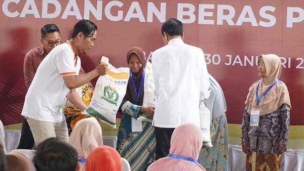 Penyaluran bansos beras. (ist) - Pemerintah Hentikan Pembagian Bansos Beras di Hari Tenang 11-14 Februari 2024