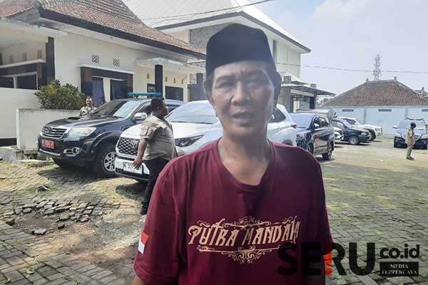 Pimpinan Seni Bantengan Putra Mandala, Temboro, Cemoro Kandang, Mbah Suyanto. (dik) - Seni Bantengan Putra Mandala Tampil Memukau Didepan Pj. Wali Kota Malang