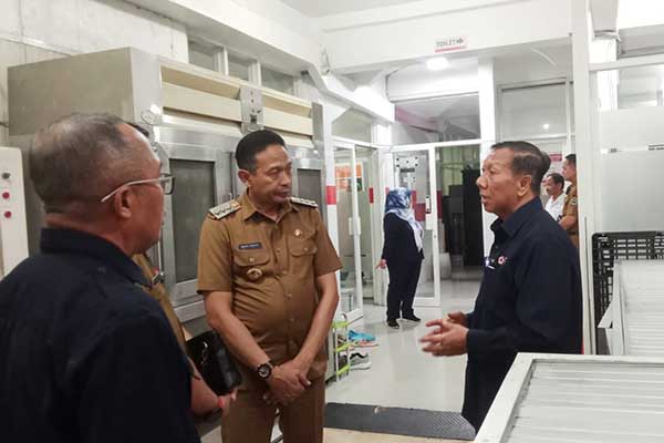 Pj Wali Kota Malang meninjau langsung sarana prasarana di kantor PMI Kota Malang. (Seru.co.id/ws10) - Pj Wali Kota Malang Tinjau Fasilitas PMI, Siap Alokasikan Hibah untuk Peremajaan
