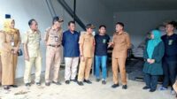 Pj Wali Kota Malang meninjau peternakan ayam modern di Kelurahan Tlogowaru. (Seru.co.id/ws10) - Pj Wali Kota Malang Tinjau Dua Peternakan Ayam, Pastikan Stok Aman