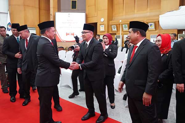 Pj. Wali Kota Batu bertemu Mendagri RI, Tito Karnavian. (ist) - Pj. Aries Yakin, Adhy Karyono Mampu Lanjutkan Pemerintahan Khofifah Emil
