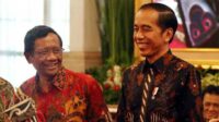 Presiden Jokowi dan Mahfud MD. (ist) - Serahkan Surat Pengunduran Diri ke Presiden Jokowi, Mahfud MD: Tidak Ada Ketegangan