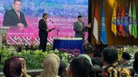 Prof Dr Nazaruddin Malik SE MSi resmi diambil sumpahnya dan dilantik menjadi Rektor UMM periode 2024-2028. (ws9) - Prof Nazaruddin Malik Resmi Jadi Rektor UMM 2024-2028, Lanjutkan CoE