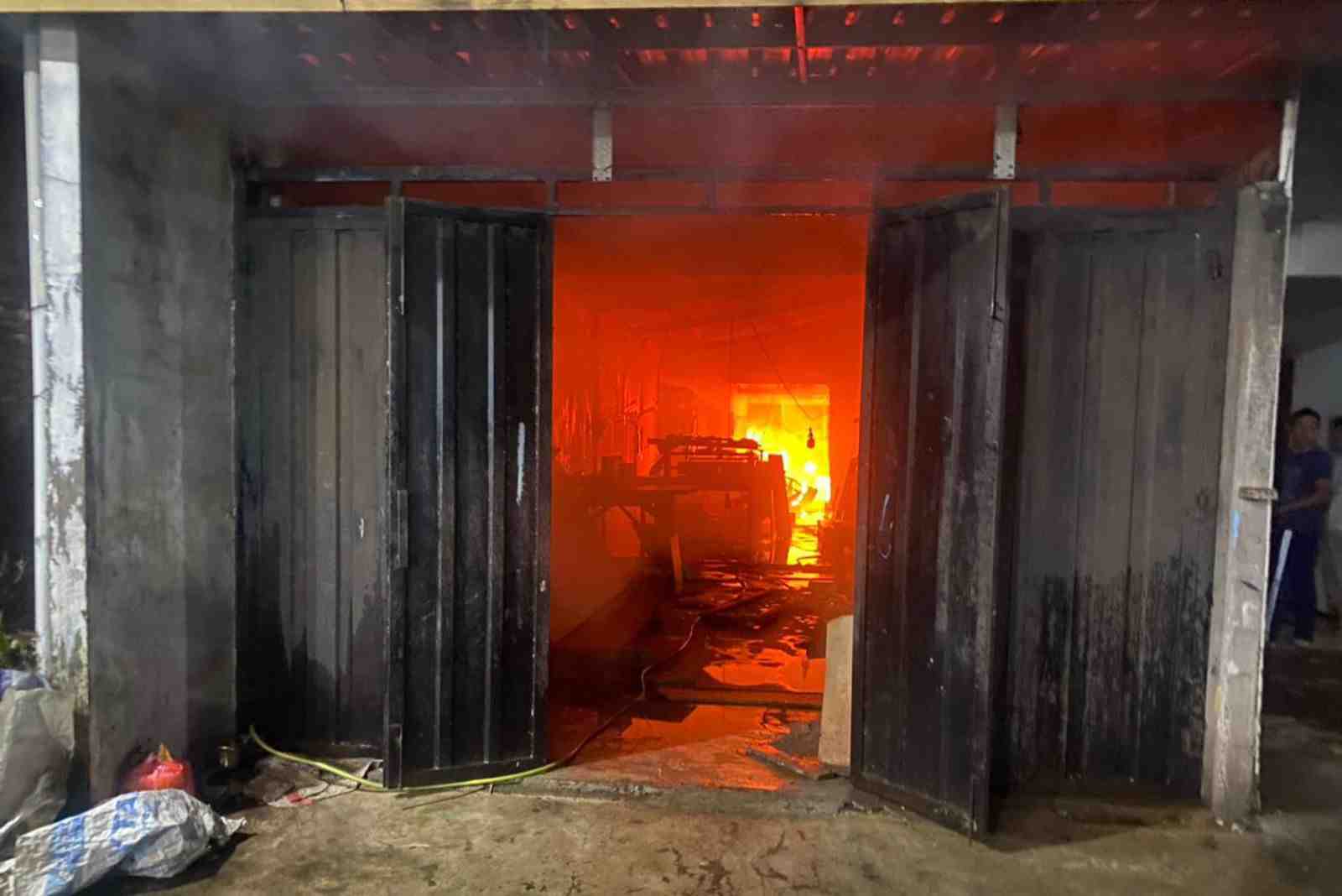 Home Industri Pembuatan Lemari di Pakis Terbakar, Kerugian Hingga Ratusan Juta