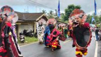 Ratusan Rampak Barong sambut kedatangan Caleg DPR RI dari Fraksi Demokrat Edhie Baskoro Yudhoyono alias Ibas di Desa Gemaharjo Kecamatan Watulimo Kabupaten Trenggalek. (Seru.co.id/mil) - Tampil Spektakuler, Ratusan Rampak Barong Sambut Kedatangan Ibas di Trenggalek