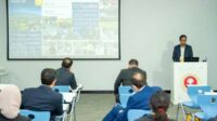 Rektor UB menguraikan pencapaian program dan dampaknya terhadap peningkatan pengalaman mahasiswa dan kemampuan kerja. (ist) - Rektor UB Pamerkan Program MBKM di Universitas Amerika Ras Al Khaimah