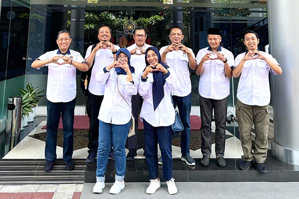 Rektor UMM diapit para Pengurus PWI Malang Raya. (ist) - Sinergisitas PWI Malang Raya dan UMM, Bakal Kembangkan CoE Jurnalistik