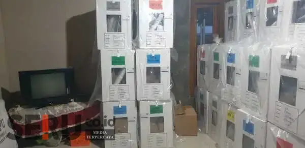 Sehari Jelang Pemilu, Bawaslu Situbondo Temukan Logistik Pemilu Disimpan di Rumah Warga
