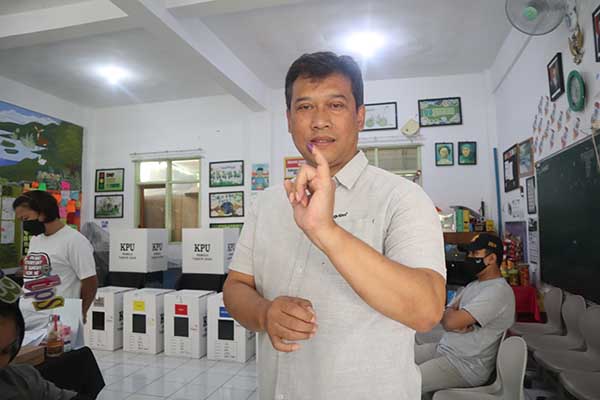 Sekda Kota Batu, Zadim Efisiensi. (ist) - Pj. Wali Kota Batu dan Sekda Kota Batu Gunakan Hak Pilih