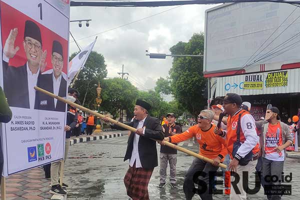 Ribuan Massa PKS Kota Malang Padati Kayutangan Heritage, Targetkan 11 Kursi AMIN Menang 2 Simulasi pencoblosan kertas suara capres-cawapres nomor 1 Anies Baswedan-Muhaimin Iskandar (AMIN). (rhd) - Ribuan Massa PKS Kota Malang Padati Kayutangan Heritage, Targetkan 11 Kursi AMIN Menang
