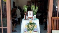 Suasana rumah duka almarhum Sigit Widodo. (Seru.co.id/ws10) - Ketua KPPS Polehan Malang Meninggal Dunia Punya Riwayat Jantung dan Diabetes