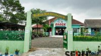 TPS 42 di Balai RW 06 Gasek dimenangkan tipis oleh pasangan Prabowo-Gibran. (ws10) - TPS 41-42 Sekitar Ponpes Sabilurrosyad Gasek, Unggulkan Tipis 02