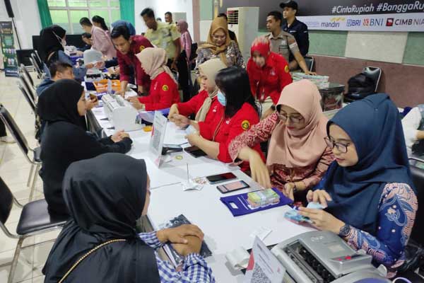 Animo masyarakat menukarkan uang pecahan kertas baru. (rhd) - Antusias Ribuan Warga Tukarkan UPK Baru, BI Malang Siapkan Rp11,4 Miliar
