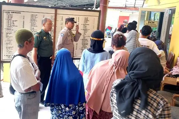 Babinsa Dinoyo Pendampingan Pendistribusian Bantuan Sosial Beras