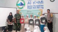 Babinsa Klojen edukasi dan berikan hadiah peserta didik Yayasan Al-Kahfi. (ist) - Babinsa Klojen Edukasi Peserta Didik Yayasan Al-Kahfi Tak Bermain Petasan