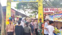 Babinsa Koramil Kedungkandang monitoring Pasar Takjil Sawojajar. (ist) - Babinsa Koramil Kedungkandang Monitoring Pasar Takjil Sawojajar