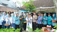 Babinsa Sukun monitoring urban farming bersama warga RW 02. (ist) - Babinsa Sukun Monitoring Urban Farming RW 02