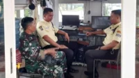 Babinsa Tunggulwulung Komsos Bersama Security Pertokoan Permata Jingga