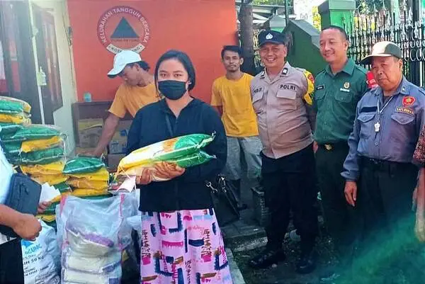 Babinsa dan Bhabinkamtibmas Monitoring Gerakan Pangan Murah di Kota Malang