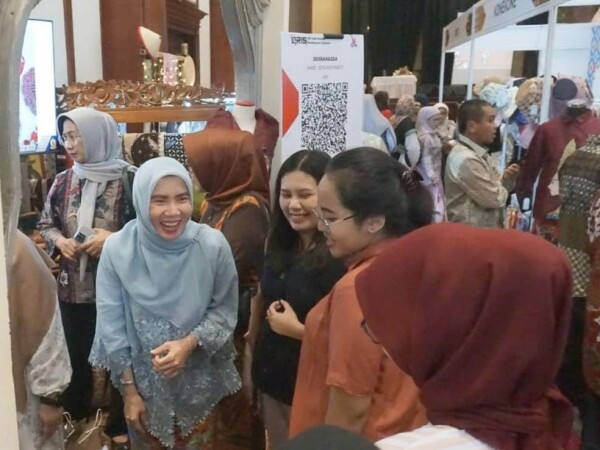 Kenalkan Produk Lokal, Dekranasda Bojonegoro Buka Stand di DhawaFest Pesona 2024