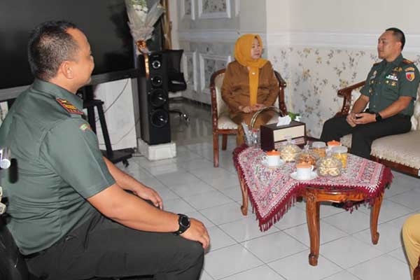 Dandim 0833 berkunjung ke Kacab Dindik Kota Malang-Batu. (ist) - Jalin Silaturahmi, Dandim 0833 Berkunjung ke Kacab Dindik Kota Malang-Batu