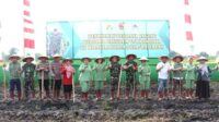 Danrem 083/Bdj dalam giat penanaman jagung mewujudkan ketahanan pangan. (penrem) - Danrem 083/Bdj: Penanaman Jagung Mewujudkan Ketahanan Pangan