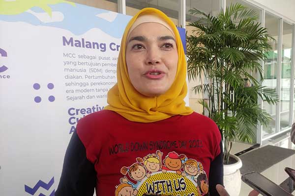 Dr dr Ariani MKes SpA (K) menjawab pertanyaan awak media. (rhd) - Puluhan Anak Down Syndrome Tampilkan Beragam Keahlian, Pukau Pengunjung MCC